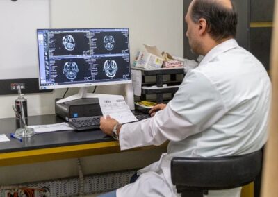 پزشک تصویربرداری بیمارستان نیکان سپید